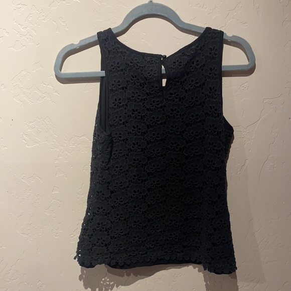 Jennifer Lopez black tank top - Picture 2 of 3